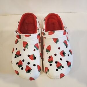 Crocs Classic Lined Strawberry Clogs M7W9